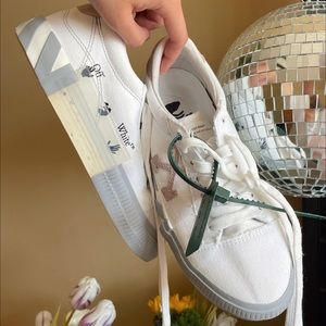 OFF-WHITE vulc low sneaker
